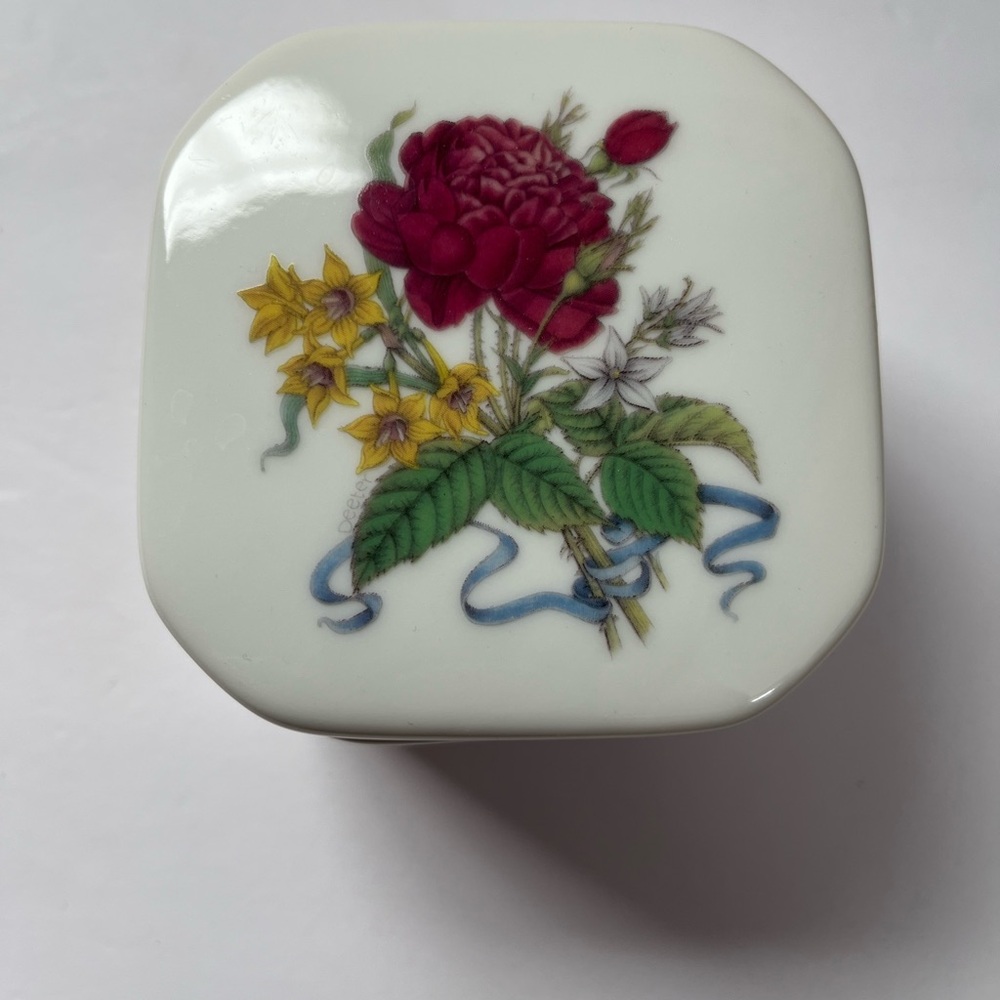 GERMAINE MONTEIL TRINKET BOX ~VINTAGE